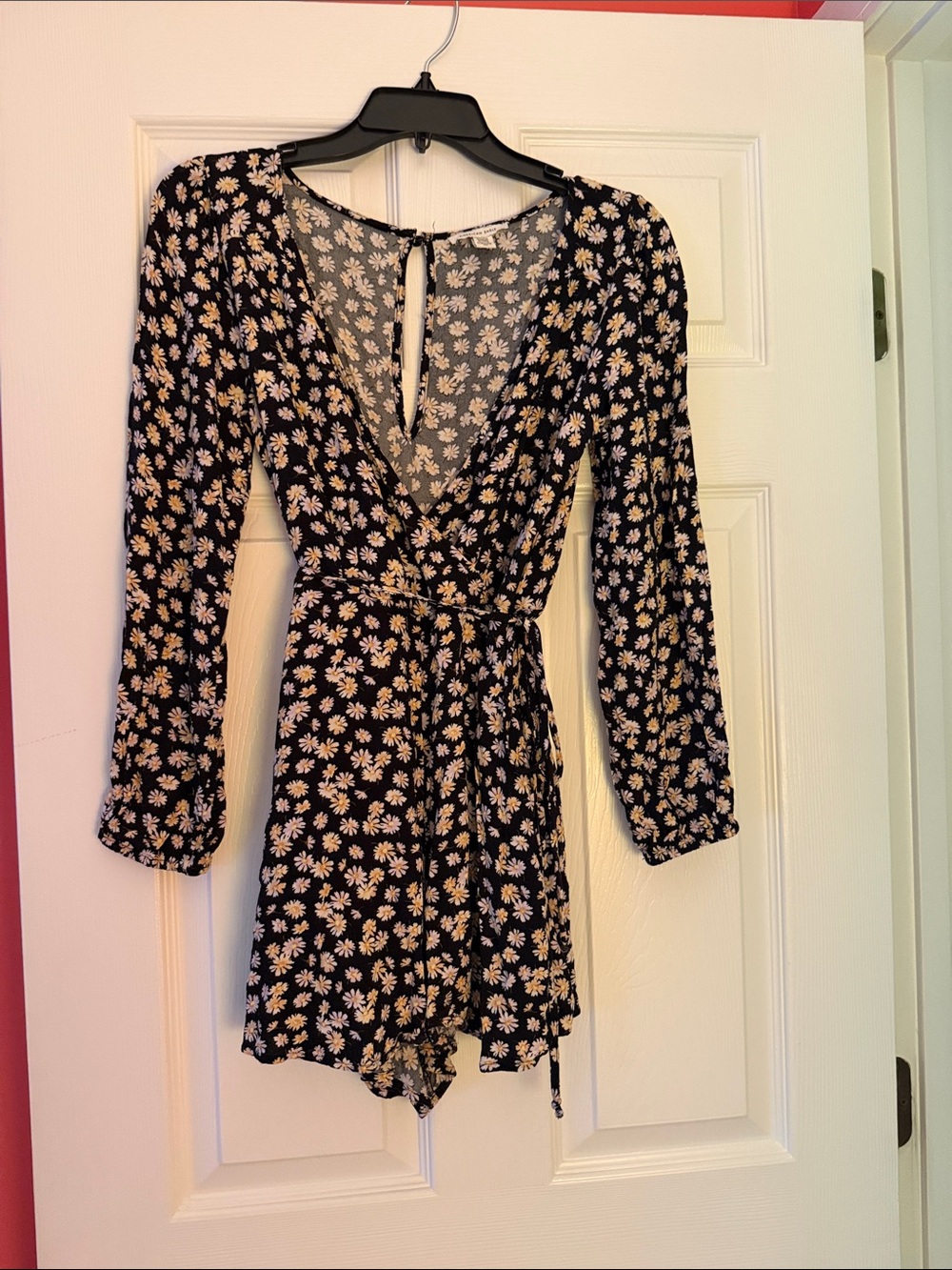 American Eagle Outfitters Black Daisy Print Romper
